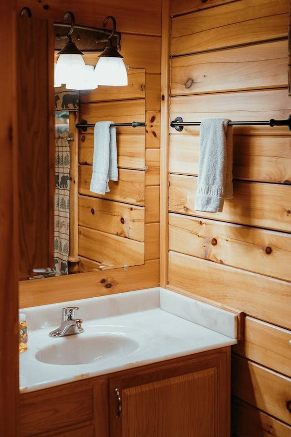 Comment adapter son meuble de salle de bain à la décoration et à l'ambiance de sa salle de bain ?